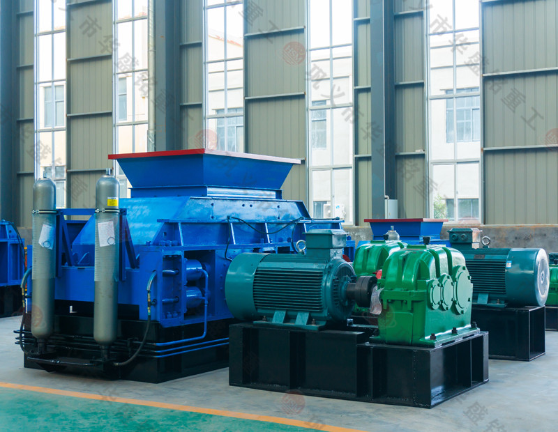河卵石制砂機_每小時產10噸的制砂機_小型對輥制砂機多少錢