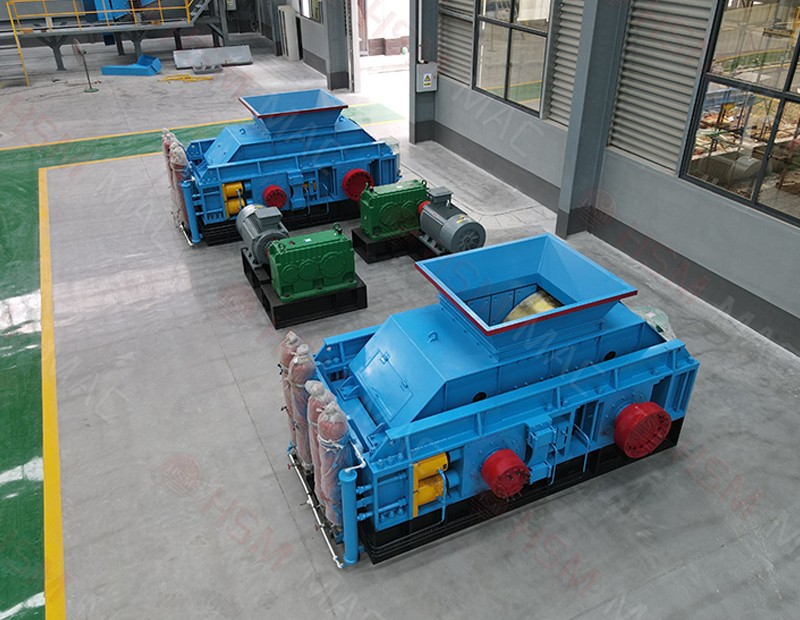 硫精砂破碎機車間實拍