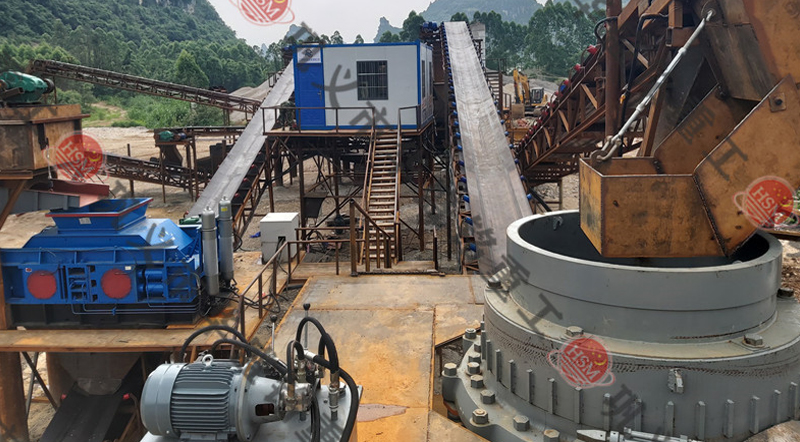 時產(chǎn)150噸花崗巖制砂機現(xiàn)場